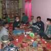 Warga Desa Teluk Pandan